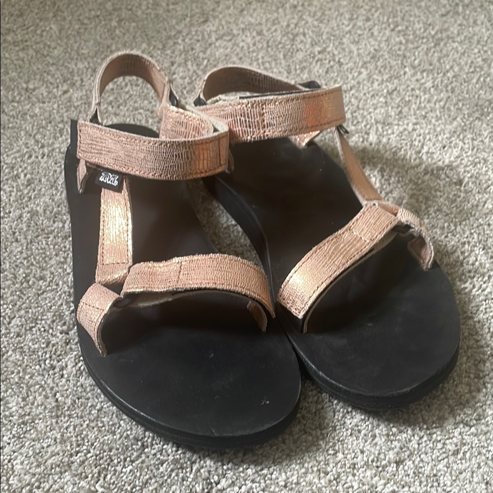 Teva original universal metallic sandals style 1007549 leather Sz 10 rose gold